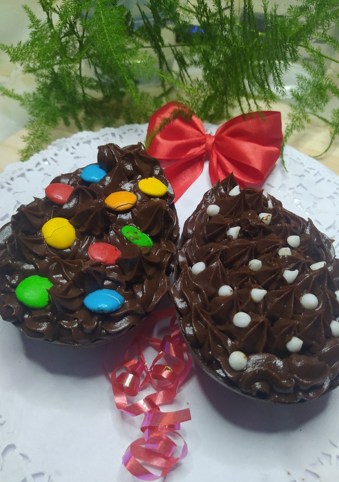 Una foto de Huevos De Pascua Con Ganache De Chocolate Y Crema Bariloche Rellenos
