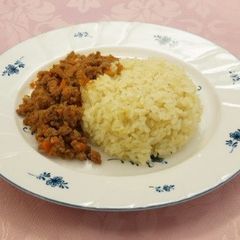 A picture of Grated apple dry-curry.