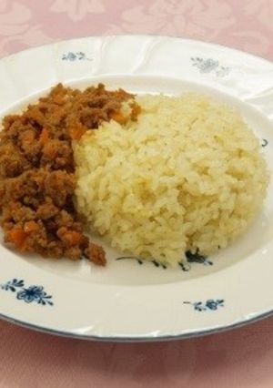 A picture of Grated apple dry-curry.
