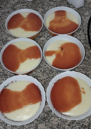 Una foto de Crema casera de maicena con caramelo