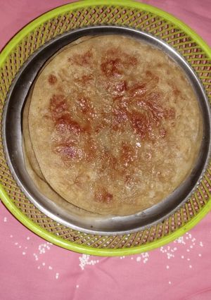 तीळ गुळ पोळी (til gul poli recipe in marathi) रेसिपी चे मुख्य फोटो 