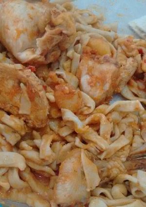 Una foto de Fideos caseros con salsa