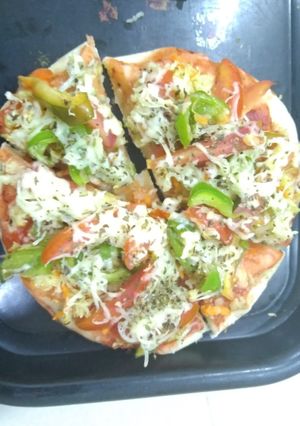 પિઝા (pizza recipe in Gujarati) રેસીપી મુખ્ય ફોટો