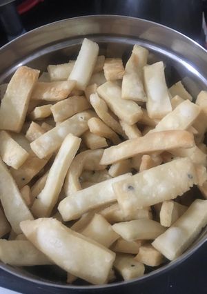મેંદા ની નીમકી (Maida Nimki Recipe In Gujarati) રેસીપી મુખ્ય ફોટો