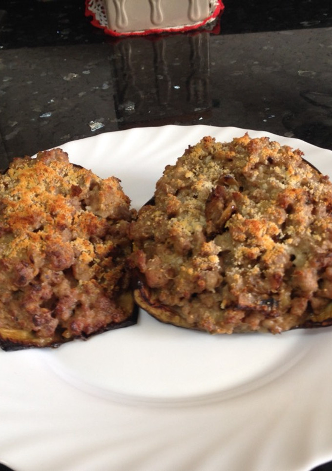 Una foto de Berenjena rellena de carne picada y bechamel