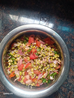 ફણગાવેલા મગ(Sprouted mung recipe in Gujarati) રેસીપી મુખ્ય ફોટો
