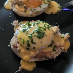 A picture of Eggs benedict.