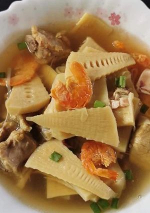 รูปของ ต้มจืดหน่อไม้กระดูกหมู 🐷🍴
