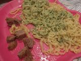 Fideos cabello de ángel caseros con salsa de espinacas