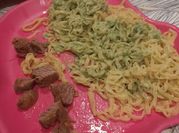Una foto de pasta con semolin y harina