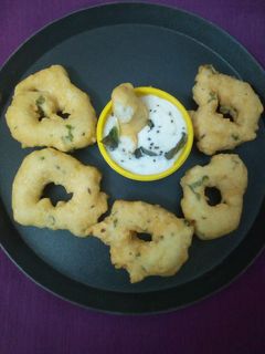 मेदू वडा (medu vada recipe in hindi) रेसिपी मुख्य फोटो