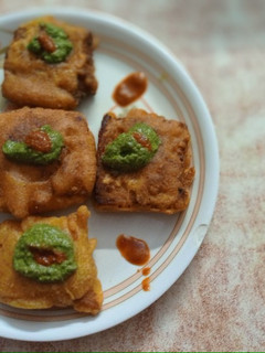 બ્રેડ પકોડા(Bread pakoda recipe in Gujarati) રેસીપી મુખ્ય ફોટો