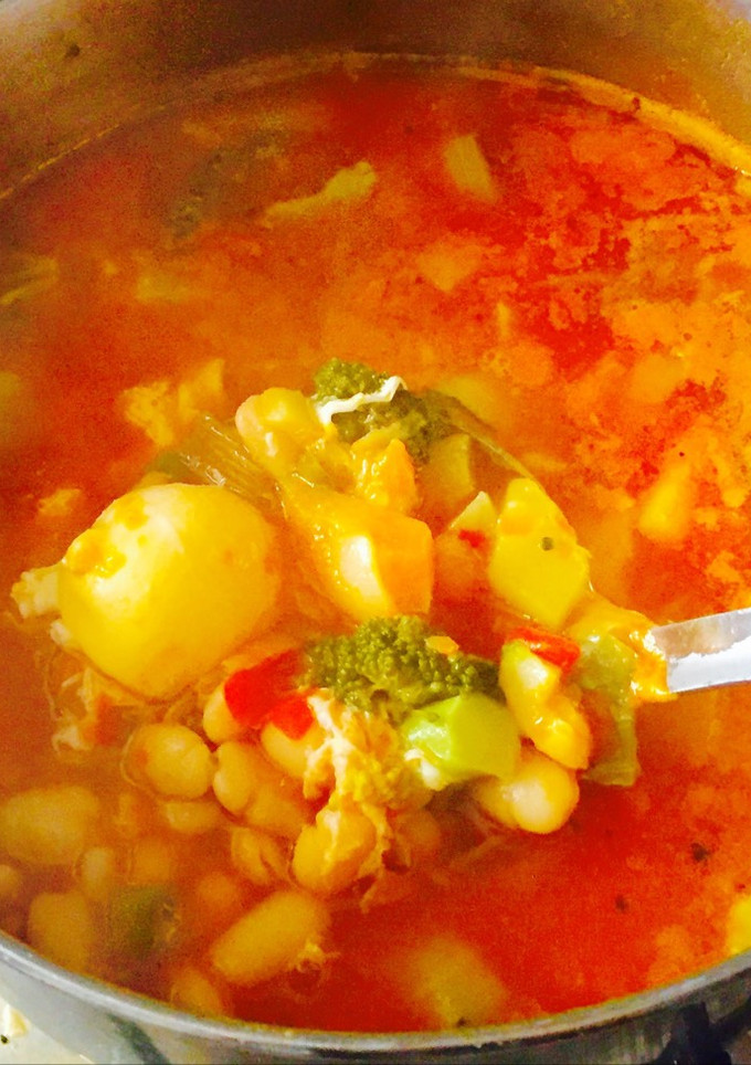 Una foto de Guisado de alubias con verduras