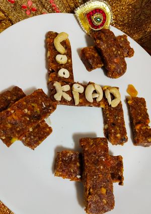 सुकामेवा बार (sukhamewa bar recipe in marathi) रेसिपी चे मुख्य फोटो 