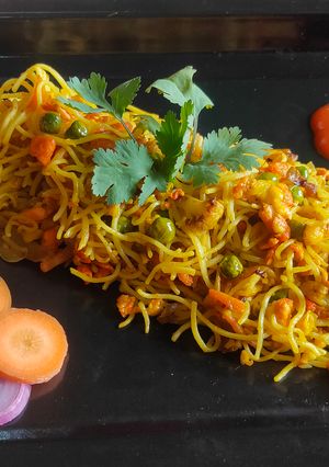 ডিম মিক্সড ভেজ চাউমিন (Egg chowmin Receipe in bengali) রেসিপির প্রধান ছবি