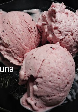 A picture of Blueberry Icecream.