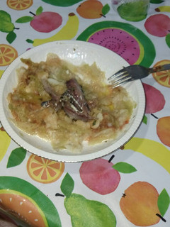 Una foto de Col con patata, yuca y sardinas en aceite