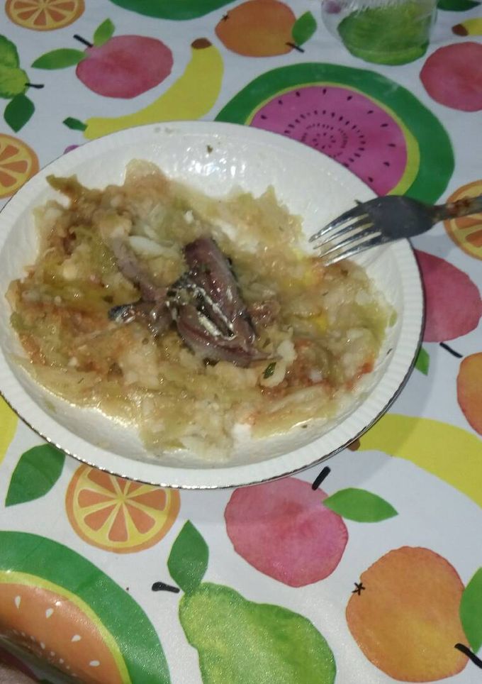 Una foto de Col con patata, yuca y sardinas en aceite