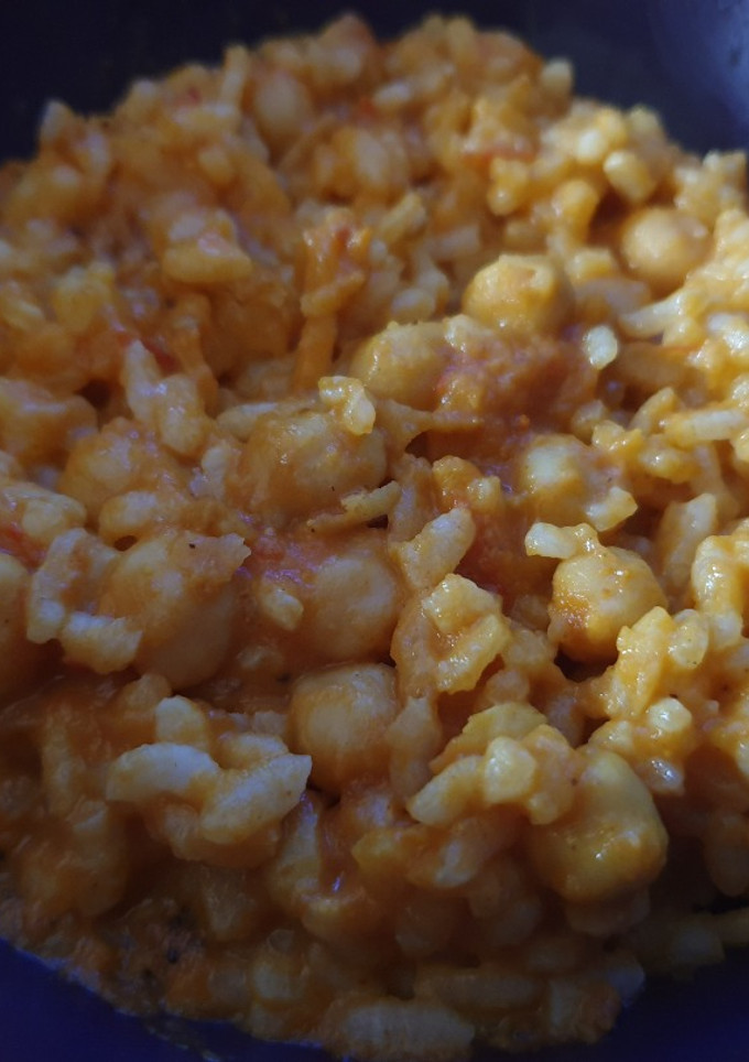 Una foto de Curry de garbanzos con arroz