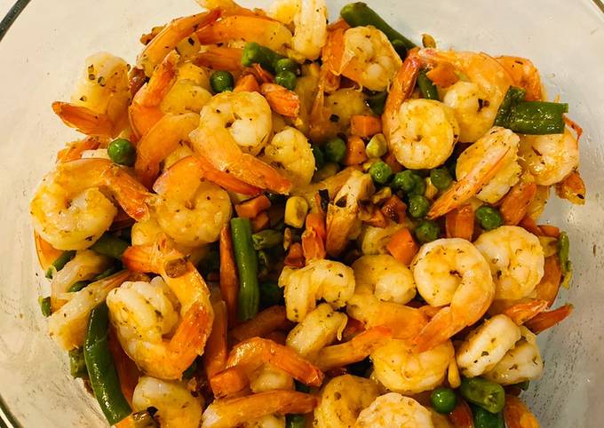 Simple Way to Prepare Super Quick Homemade Shrimp with mix Veggies 🍅 🌽 🌶
