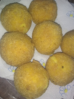 Una foto de Bombas de papa rellenas con queso
