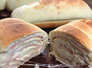 Una foto de Pan casero relleno súper fácil y rápido