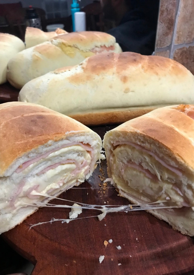 Una foto de Pan casero relleno súper fácil y rápido