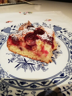 Meggyes (cseresznyés) sütemény recept fotója