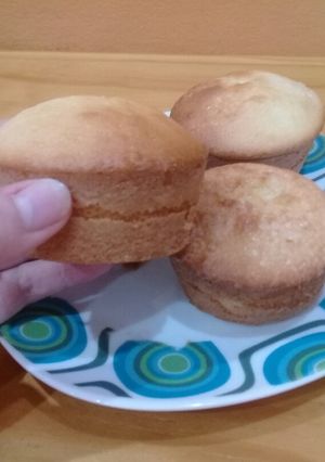 Una foto de Magdalenas caseras ricas y económicas ♡