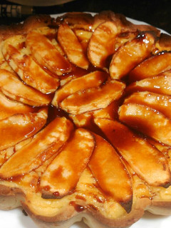 Una foto de Tarta de Manzana y Crema Casera