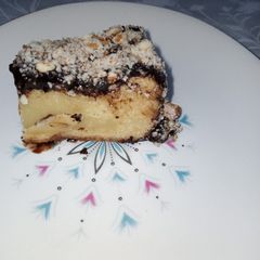 A picture of Chocolate Sauce Slmond Vanilla Cake.