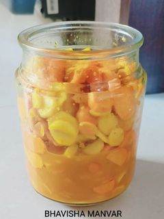 લીલી હળદર નું અથાણું (Lili Haldar Athanu Recipe In Gujarati) રેસીપી મુખ્ય ફોટો