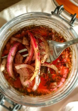 Une photo de Pickles express d'oignons rouges