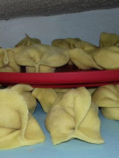Una foto de Agnolotti PASTA RELLENA de carne, cebollino y jengibre