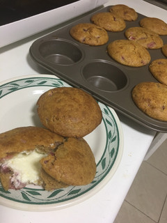 Una foto de Muffins de fresas y queso crema