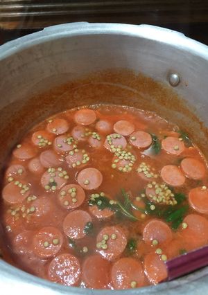 Una foto de Sopa de lentejas con salchichas