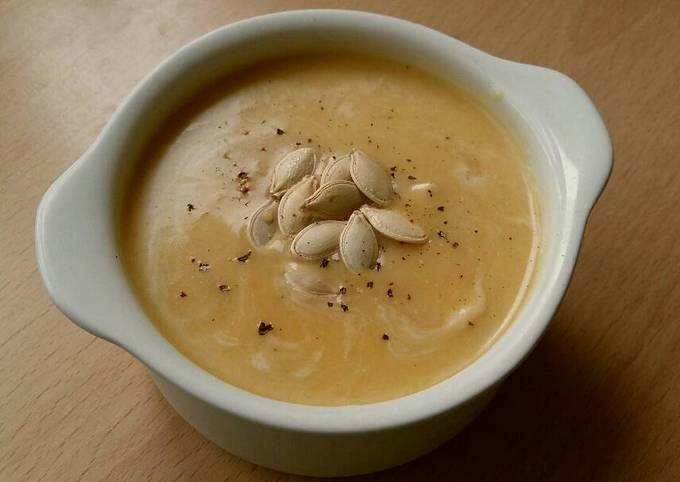 Vickys Halloween 'Cream of Carved Pumpkin' Soup GF DF EF SF NF