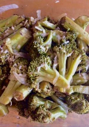 Una foto de Brócoli con mantequilla