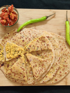 સ્ટફ્ડ મગ દાળ પરાઠા(Stuffed Moong Dal Paratha Recipe in Gujarati રેસીપી મુખ્ય ફોટો