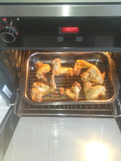 Una foto de Alitas de pollo en adobo