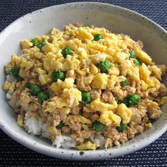 A picture of Tofu & Egg Soboro Don.