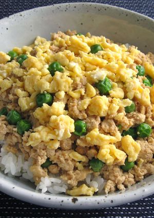 A picture of Tofu & Egg Soboro Don.