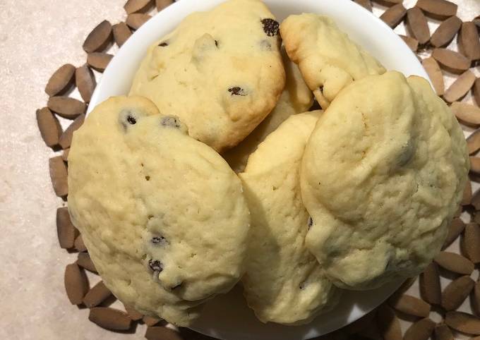 Steps to Make Homemade Raisin and vanilla cookies🍪