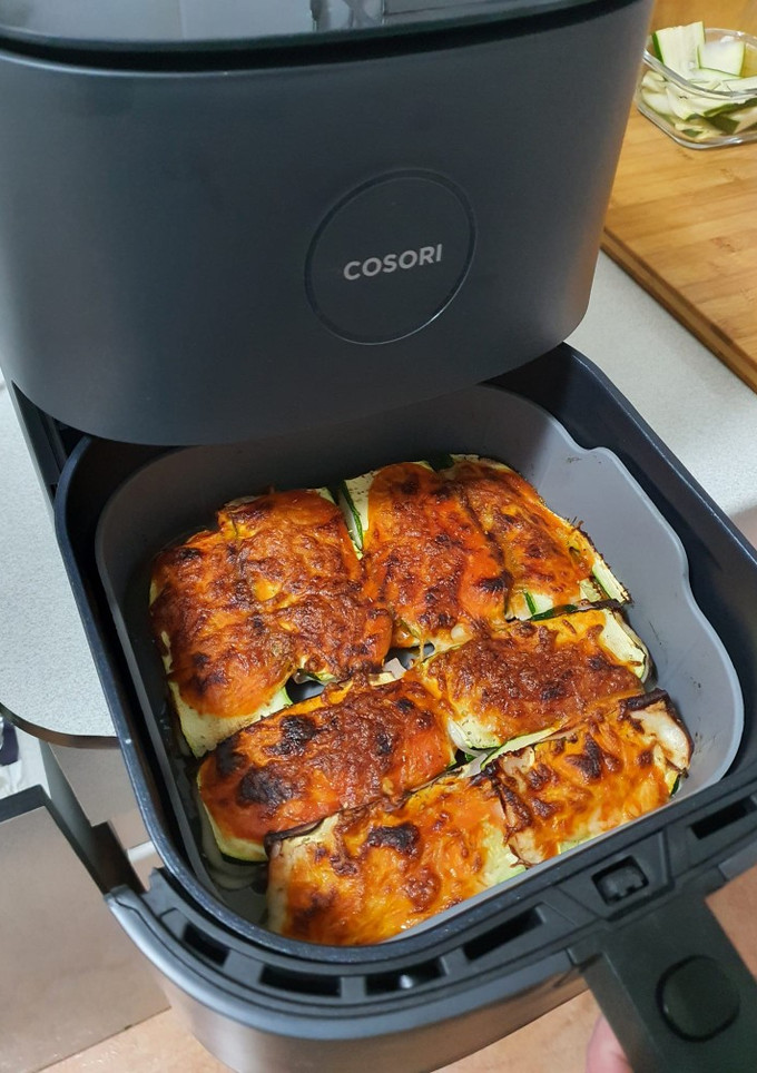 Una foto de Calabacín gratinado con jamón y queso (air fryer)