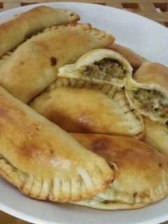 صورة لوصفة فطائر باللحم والجبن