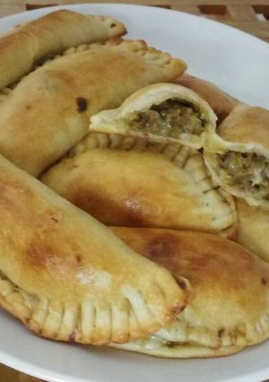صورة لوصفة فطائر باللحم والجبن