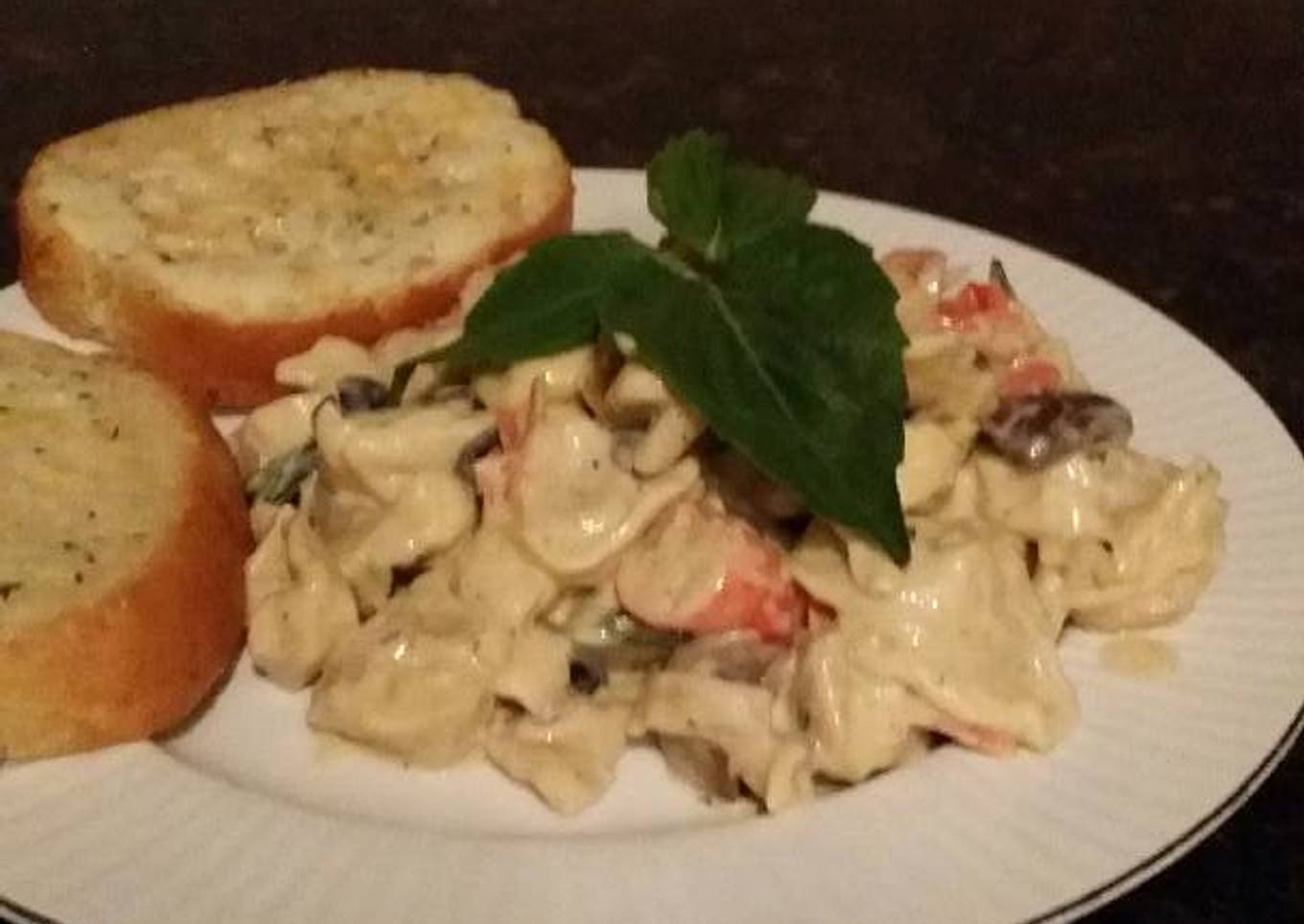 Bred with seafood and Alfredo white wine