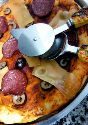 صورة لوصفة بيتزا بالببروني 🍕 سهله