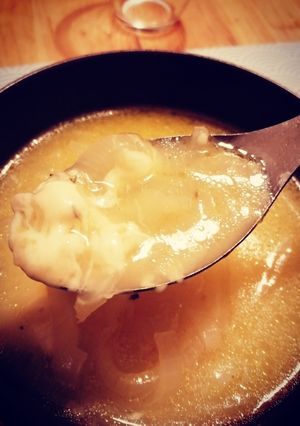 Une photo de 🌱 Soupe à l'oignon gratinée