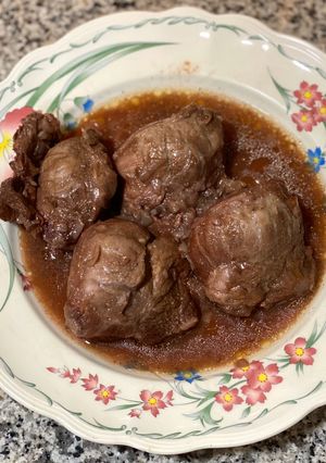 Una foto de Carrilladas de cerdo con vino tinto y mermelada